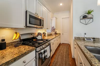 1301 W 25th Street #B, Houston, TX 77008 - Photo 6