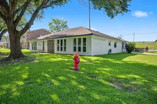 8319 Crestwood Dr, Texas City, TX 77591 - Photo 2