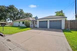 8319 Crestwood Dr, Texas City, TX 77591 - Photo 4