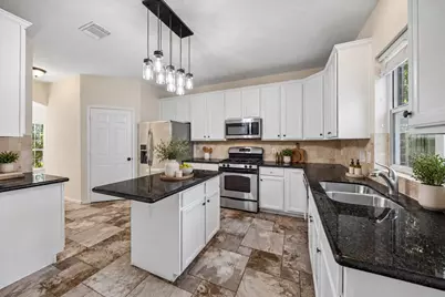11 Merryvale Drive, The Woodlands, TX 77382 - Photo 10