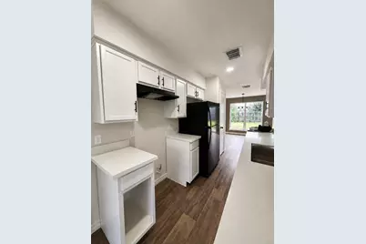 10942 Dunvegan Way, Houston, TX 77013 - Photo 4
