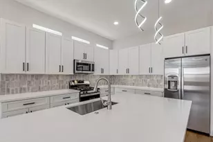 123 Amundsen St, Houston, TX 77009 - Photo 8