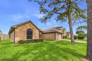 1105 Glencrest Dr, La Porte, TX 77571 - Photo 2