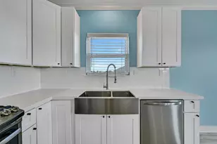 3911 Warrior Ct, Galveston, TX 77554 - Photo 18