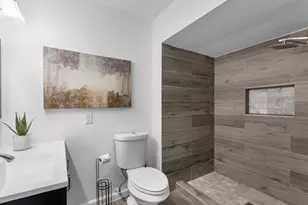 11002 Hammerly Blvd, Houston, TX 77043 - Photo 12