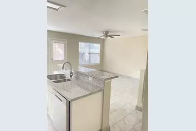27 Butterfly Branch, The Woodlands, TX 77382 - Photo 6