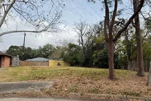 5502 Grape St, Houston, TX 77096 - Photo 2