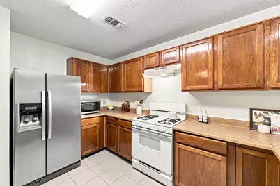 10846 W Mulberry Drive, La Porte, TX 77571 - Photo 12