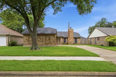 10846 W Mulberry Drive, La Porte, TX 77571 - Photo 2