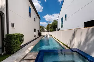 1409 Indiana St, Houston, TX 77006 - Photo 2