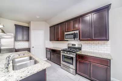 8307 Oakleaf Meadow Court, Rosharon, TX 77583 - Photo 10