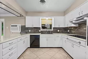 243 Empress Dr, Houston, TX 77034 - Photo 8