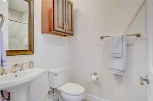 827 Dunleigh Meadows Ln Ln, Houston, TX 77055 - Photo 8