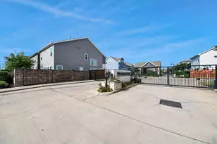 10954 Hewitt Cliff Ln, Houston, TX 77043 - Photo 4