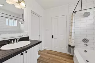 302 Epps St, Tomball, TX 77375 - Photo 22