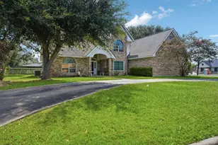 1615 Ambar St, El Campo, TX 77437 - Photo 2