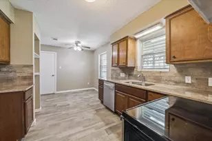 7806 Jonquil Dr, Texas City, TX 77591 - Photo 6
