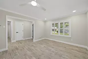 9642 Meadowglen Ln, Houston, TX 77063 - Photo 6