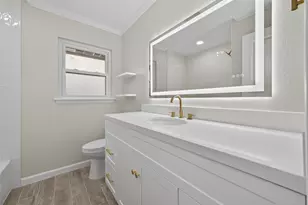 9642 Meadowglen Ln, Houston, TX 77063 - Photo 16