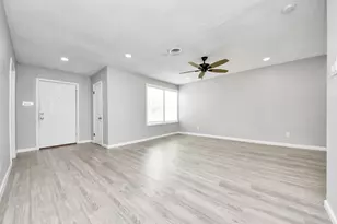 7906 Hammerly Blvd, Houston, TX 77055 - Photo 20