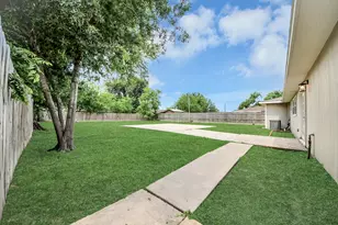 7906 Hammerly Blvd, Houston, TX 77055 - Photo 36