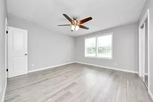 7906 Hammerly Blvd, Houston, TX 77055 - Photo 14