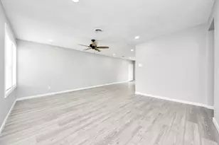 7906 Hammerly Blvd, Houston, TX 77055 - Photo 18