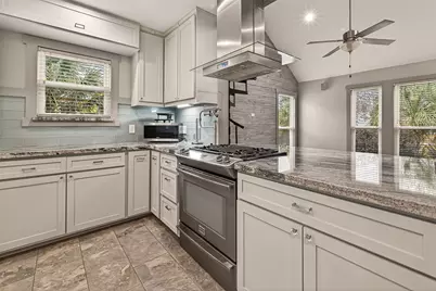 717 W 30th Street, Houston, TX 77018 - Photo 10