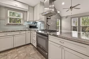 717 W 30th St, Houston, TX 77018 - Photo 10