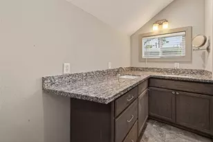 717 W 30th St, Houston, TX 77018 - Photo 34