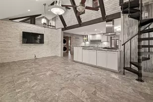 717 W 30th St, Houston, TX 77018 - Photo 8