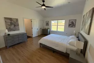 8125 Sunnyhill St, Houston, TX 77088 - Photo 4