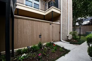 720 Bering Dr, Houston, TX 77057 - Photo 2