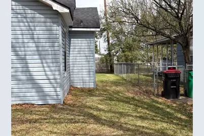 716 E Republic Avenue, Baytown, TX 77520 - Photo 2