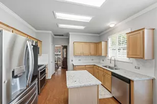 2426 Mills Creek Dr, Houston, TX 77339 - Photo 12