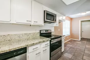 21 Pineash Ct, The Woodlands, TX 77381 - Photo 10