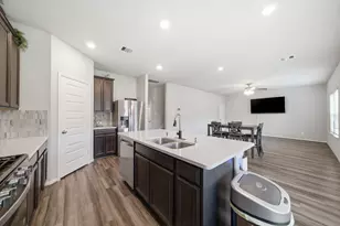 1812 Kingsford Prairie Ct, Pearland, TX 77089 - Photo 6