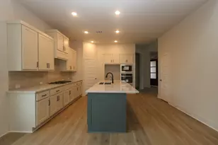 14904 Clover Mdw Ln, Montgomery, TX 77316 - Photo 2