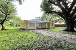 409 La Bradford Dr, Bay City, TX 77414 - Photo 2