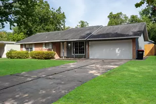 2906 Newcastle Dr, Baytown, TX 77521 - Photo 2