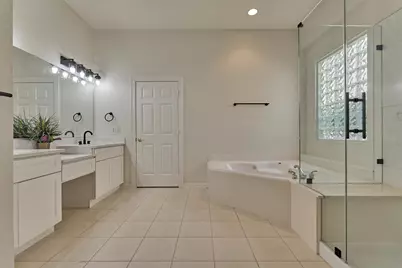 27 S Belfair Place, The Woodlands, TX 77382 - Photo 18