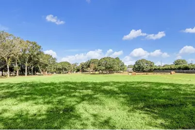 305 Hill Street, Sealy, TX 77474 - Photo 4