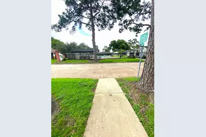 1102 W Tri Oaks Lane #103, Houston, TX 77043 - Photo 2