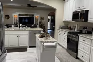 56 Zinnia Ct, Lake Jackson, TX 77566 - Photo 12