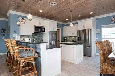 2703 Gillespie, Crystal Beach, TX 77650 - Photo 18