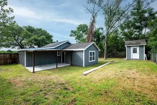 426 N Holland St, Bellville, TX 77418 - Photo 18