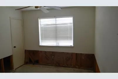 8322 Sandy Glen Lane, Houston, TX 77071 - Photo 16