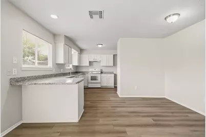 10107 Willmont Road, La Porte, TX 77571 - Photo 4