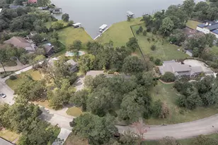 303 Lakeshore Dr, Taylor Lake Village, TX 77586 - Photo 2