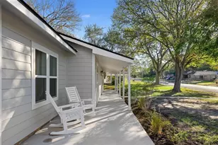 911 Eilers St, Schulenburg, TX 78956 - Photo 4